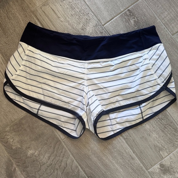 Lululemon Quiet Stripes Speed Shorts Navy Indigo Size 8 - Picture 3 of 6